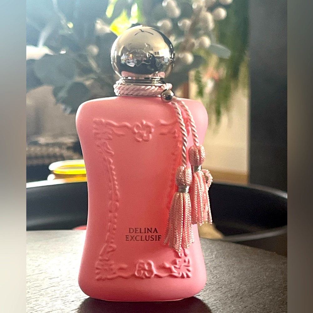 Delina Exclisif- new full bottle.